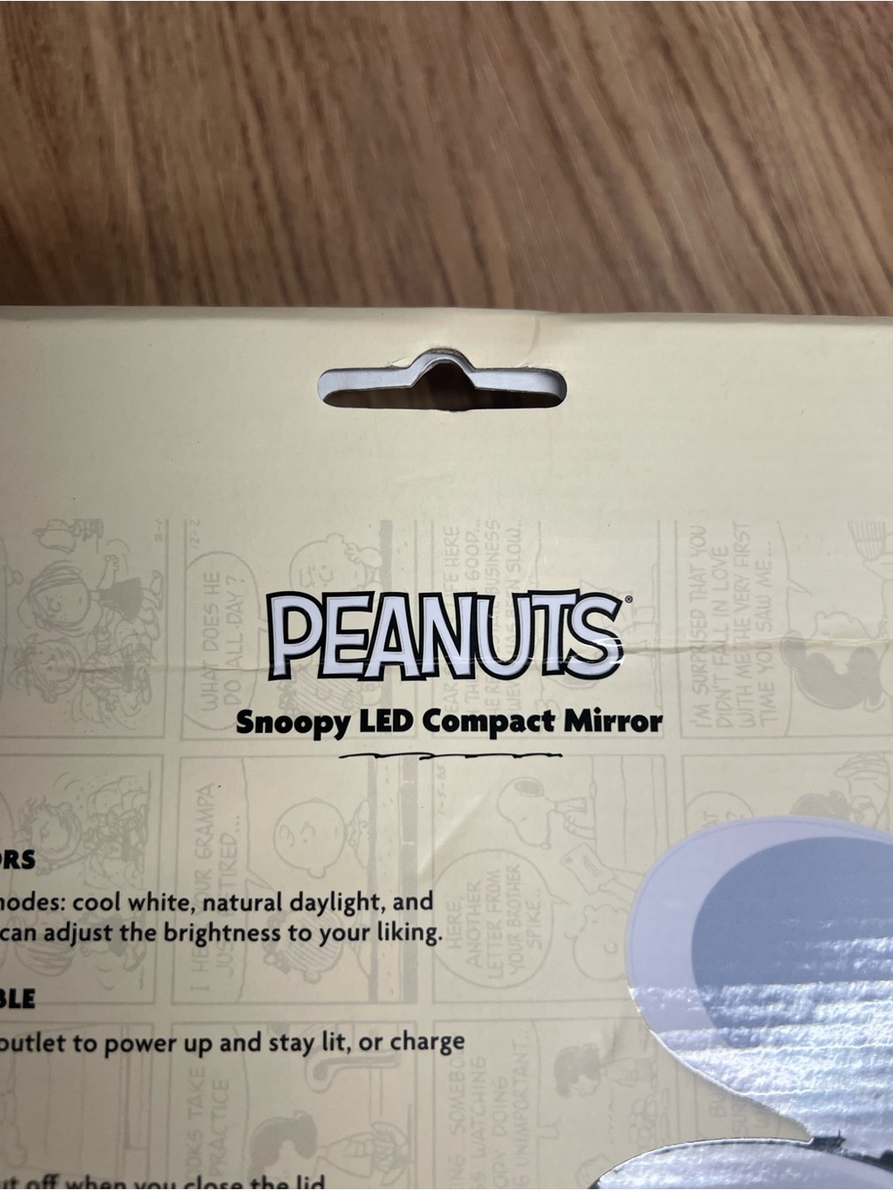 Peanuts Snoopy LED Compact Mirror - Picture 3 of 6